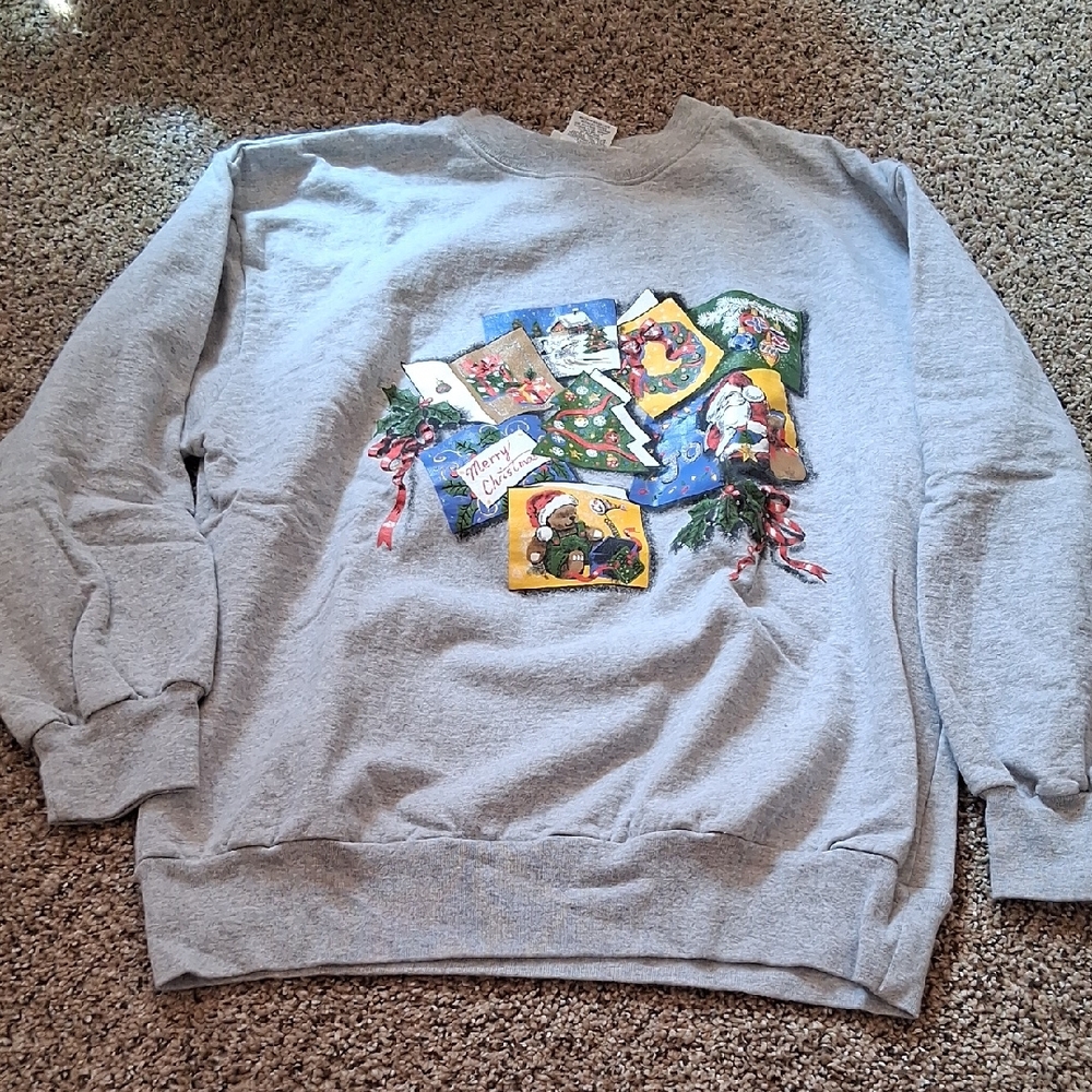 Basic Editions Gray Holiday Graphic Women's Sweatshirt